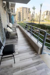 شقة فندقية بالشيخ زايد كمبوند جنه زايد بحديقة خاصة