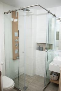 Zenia 70 Living & Suites