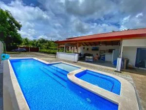 Hermosa casa en Esterillos Este - San Isidro