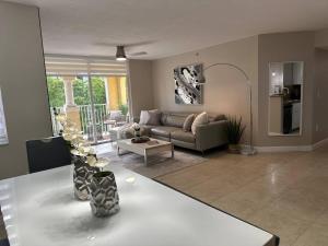 Urban Luxe Aventura 22 Retreat