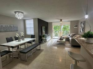 Urban Luxe Aventura 22 Retreat