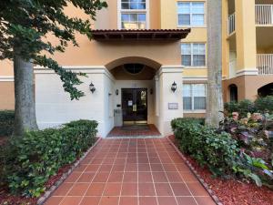 Urban Luxe Aventura 22 Retreat