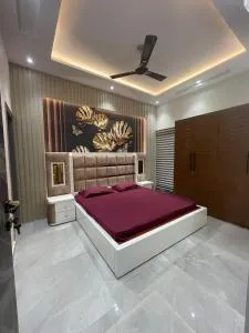 Amazing 3BHK Home NEAR AIRPORT with JACUZZI & Private POOL in Punjabi Bagh - سونيبات