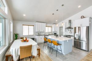 Garden City Cabin with Fire Pit 2 Mi to Bear Lake!