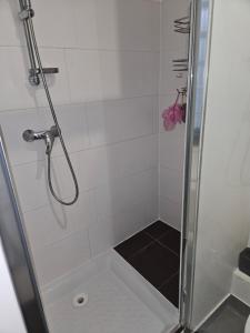 Chambre avec salle de bain chez l habitant proche Stade de France