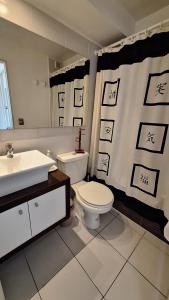 10 minutes from the Congress and the Sea