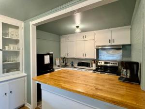 2BR Apt 1700 Monthly 8mins to St Anthony #L1