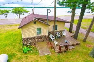Wisconsin Lakeside Cottage with Deck, Views - Mikana