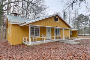Deck & 2-Acre Yard: Quiet Getaway in Crandall!