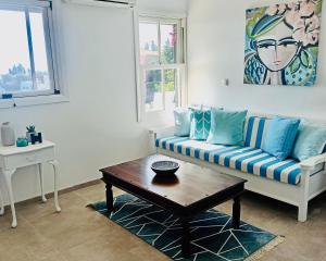 Seaview Mini Villa with Private Pool - 200 metres from the beach