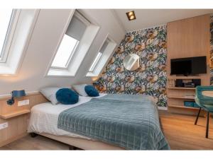 Cozy Couple s Escape