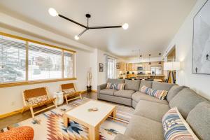 Downtown WP Condo w Pool: Steps to Concert Venue!
