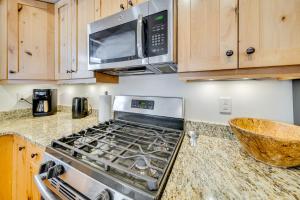 Downtown WP Condo w Pool: Steps to Concert Venue!