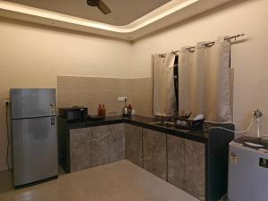 The Sharva 1 by Shiva stays with open air Bathtub, close to Varca beach