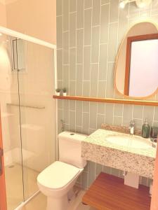 Apt Toninhas 4 min a pé até a praia, piscina, churrasqueira e ar condicionado