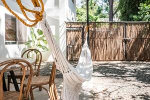 SAYA Nest Self-Service Home in Rainforest Nest with Kitchen - Pet Friendly, Monkeys, Bats!