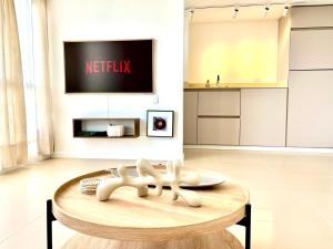 Splendid condo with a sea view