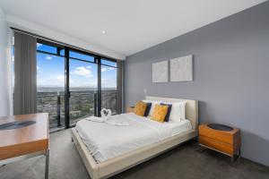 Circle on Cavill - QStay