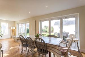 Family friendly Beach House - a skip to the water!