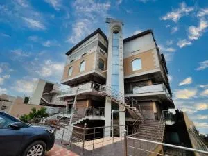 Hotel The Emporio A Boutique Rooms Near Anand Vihar Vaishali Ghaziabad - Meerut