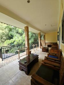 Classic House By Green View