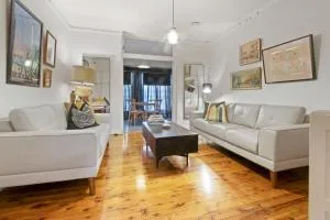 A La Maison - CBD Location, Parisian Influence - North Wagga