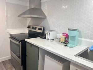 10 minutes to Montreal entire place 2 bedrooms private entrance