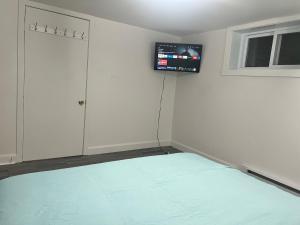 10 minutes to Montreal entire place 2 bedrooms private entrance