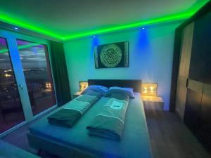 100 qm Penthouse, Self-Check-In, 2 Parkplätze