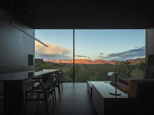 Telescope House with 360 Desert Views for Family
