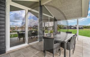 Awesome Home In Tarm With Wifi