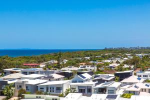 Azzure Bokarina Penthouse- Brand New- Ocean View- Resort Style Pool- Steam Room