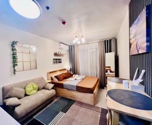 Cozy Pool and Seaview Condo in Cebu with Balcony near Mactan Airport