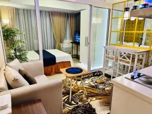 We Vibe, Azure Urban Resort Residences - Real