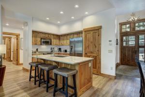 Updated, Modern Townhome with Private Garage condo