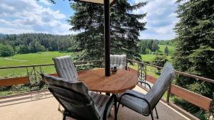 Cottage right next to the forest with a beautiful view of the valley