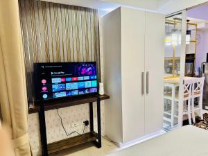 We Vibe, Azure Urban Resort Residences