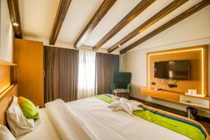 Deep Hotel