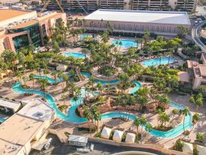 No Resort Fee Strip View Suite+ Free Valet + Pool