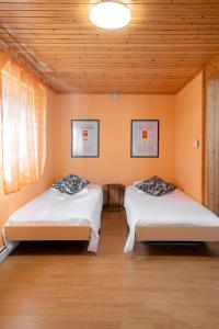 Family Room with Shower room in Motel-Restaurant 13 Etoiles
