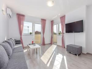 Quiet Villa with Soothing Spa