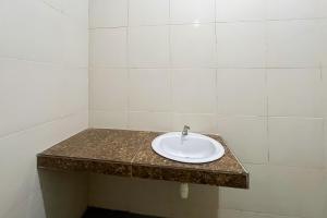 Urbanview Hotel Transit Near Bandara Sultan Hasanuddin