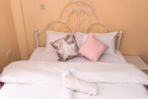 Ngara Budget Executive Studio 1KM to CBD and Museum ZERO7TWELVE SEVENZERO6EIGHT 60