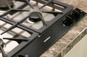 Luxury 2B2B Albert Park Lakeside Apartment with Pool, Gym, Sauna & CarPark