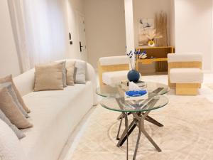 شقة انيقة بـ3 غرف وصالة