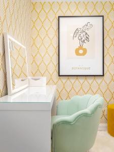 Plush Yorkville Condo with Makeup Room