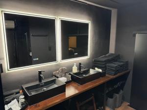 Black Villa Naha 最大8名宿泊可 136平米 美栄橋駅 徒歩1分 国際通り 徒歩7分