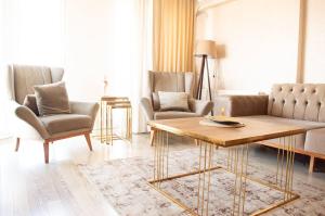 Deluxe King Suite AS3