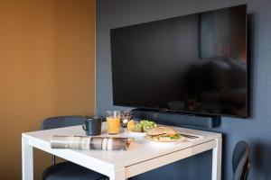 Guestly Homes - Nordic Studio