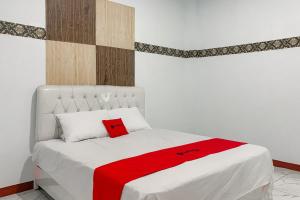 RedDoorz Syariah Plus at Raisaespace Cianjur